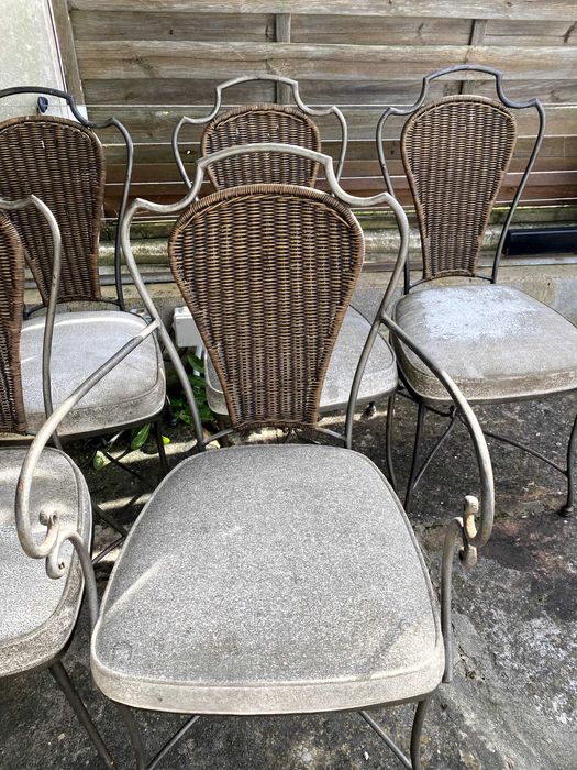 Mesa e Cadeiras de jardim com ferro e vidro