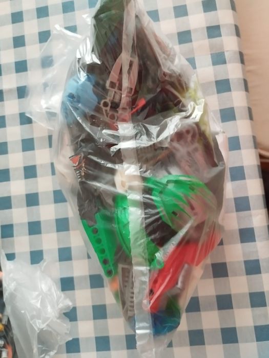 peças de bionicle e lego