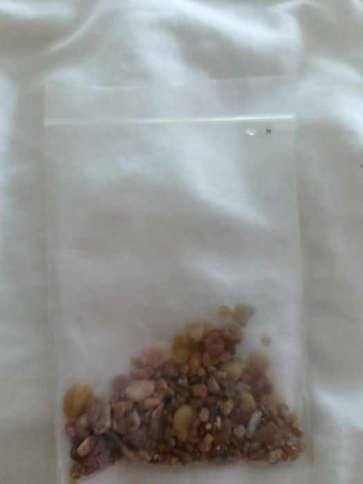 Żwirek do akwarium.