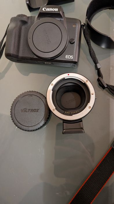 Canon EOS M50 + adaptador EOS M para EFS + EFS 18-135mm IS,