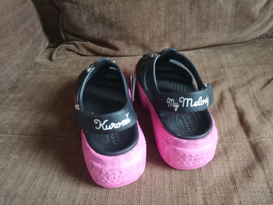 Crocs Stomp Sandal Hello Kitty & Friends, My Melody & Kuromi 37-38 W7