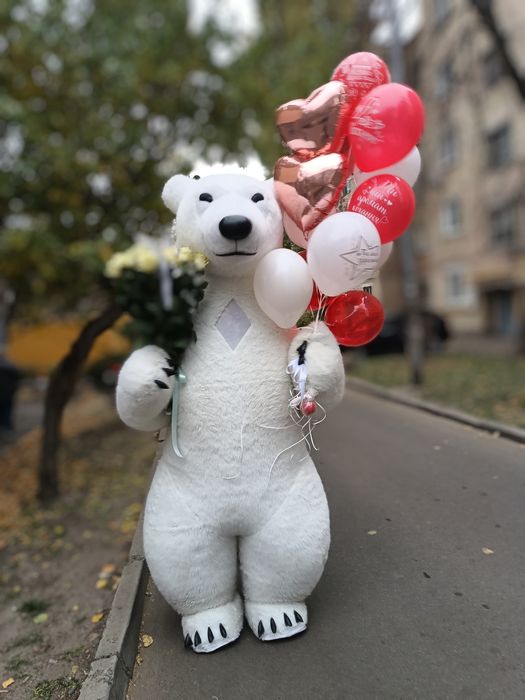 На день народження  привітання білий ведмідь "Хеппі"