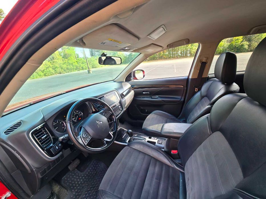 Mitsubishi Outlander SE      2019