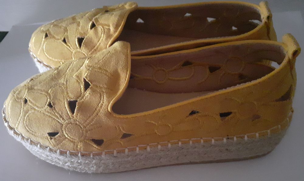 Alpercatas c/plataforma bordadas amarelo tamanho 36