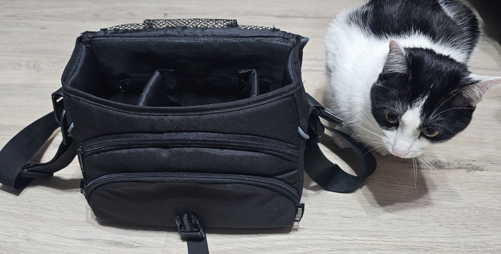 Сумка для фотоапарата Nikon CF-EU04