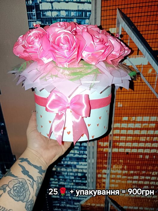 Букетик в коробці з атласних стрічок