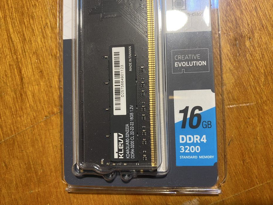 Memoria RAM 16GB DDR4 3200 Klevv - Nova - embalagem selada