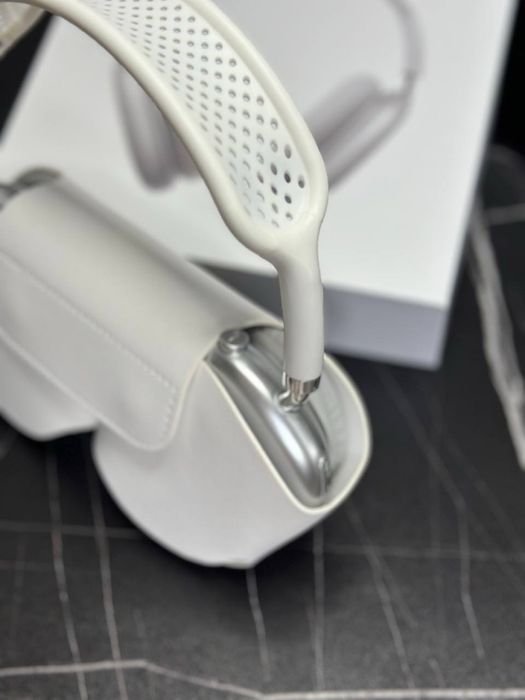 AirPods Max Luxe