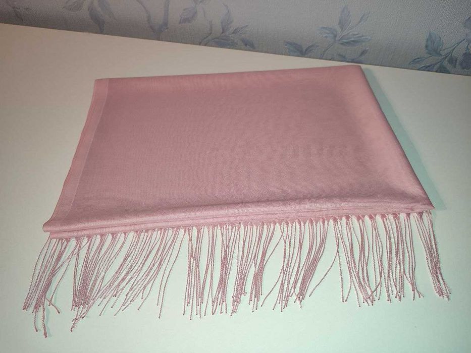 Палантін світло-рожевий, легкий, для літа.