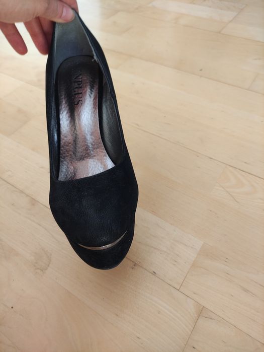 Szpilki piękne czarne na platformie nr 37