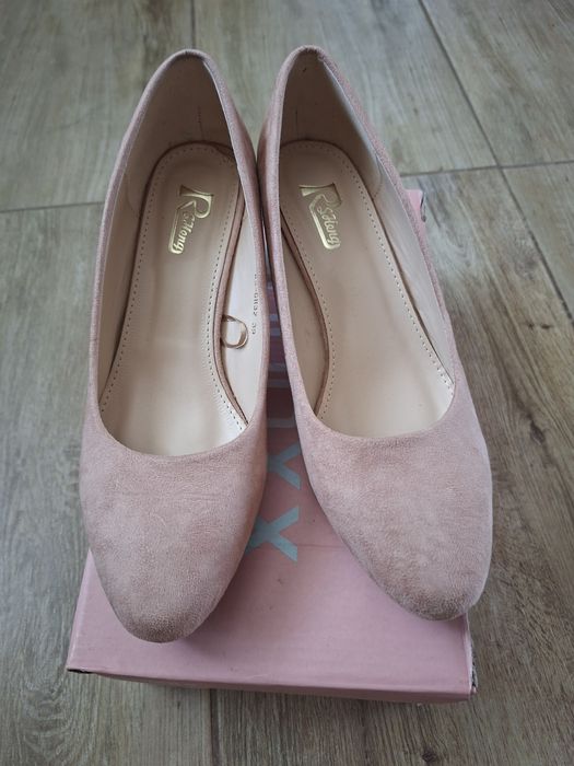 Buty na słupku 39