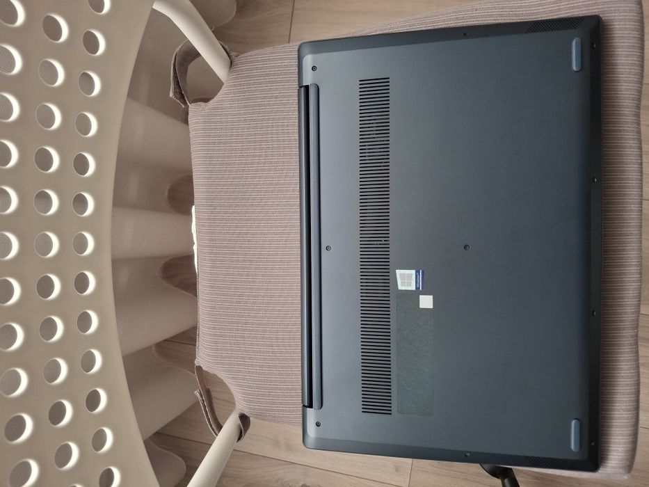 Portátil Lenovo em bom estado.