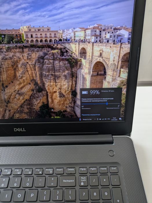 Ноут  Dell 17.3 3780 i7 8565u AMD 520 2gb ddr4 8gb 256 ssd