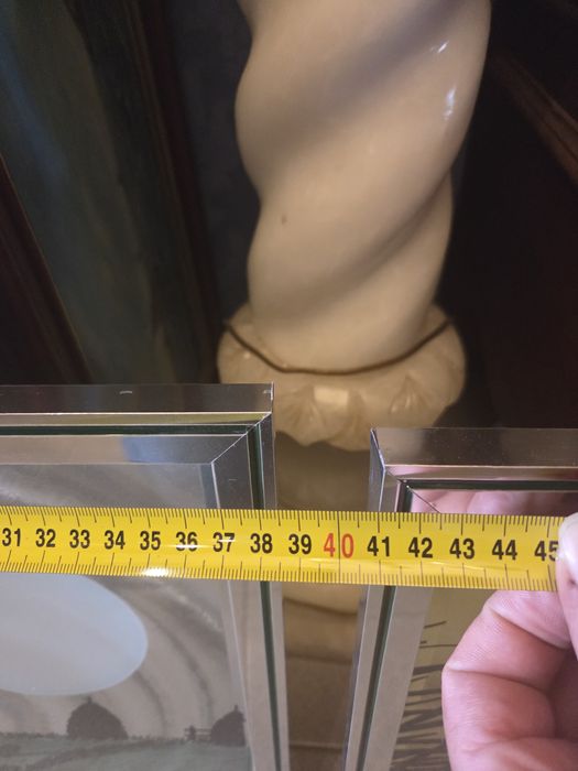 Varios quadros em folha metalica reluzente
