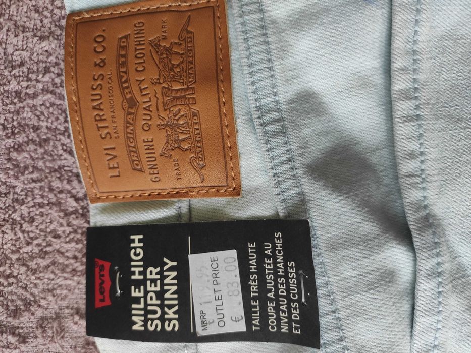 Джинси жіночі Levi`s. Колі білий.