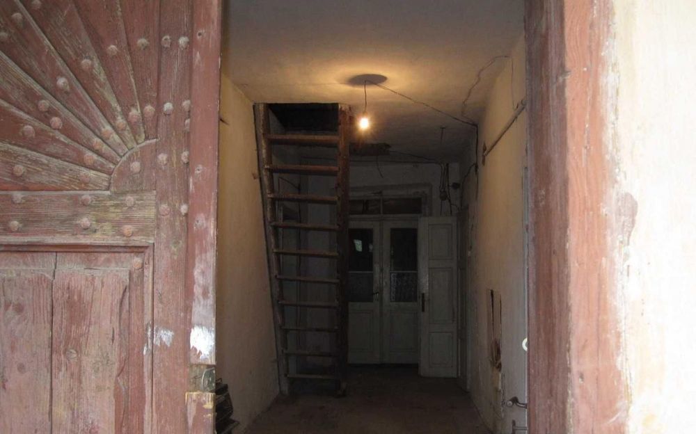 Будинок з землею 9,32сотих в центрі Косова