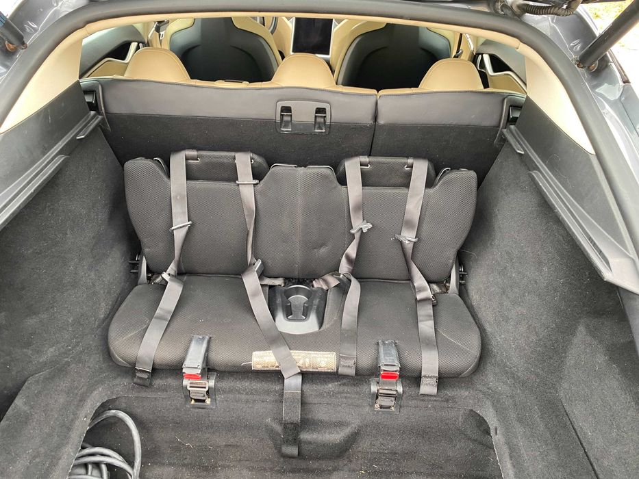 Tesla Model S 85 com motor e baterias já substituídas