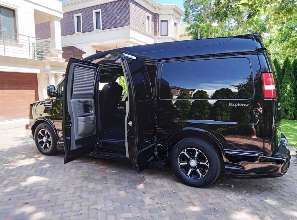 Chevrolet Express , обслужений на автоматі. Ідеальний бус для дальніх поїздок