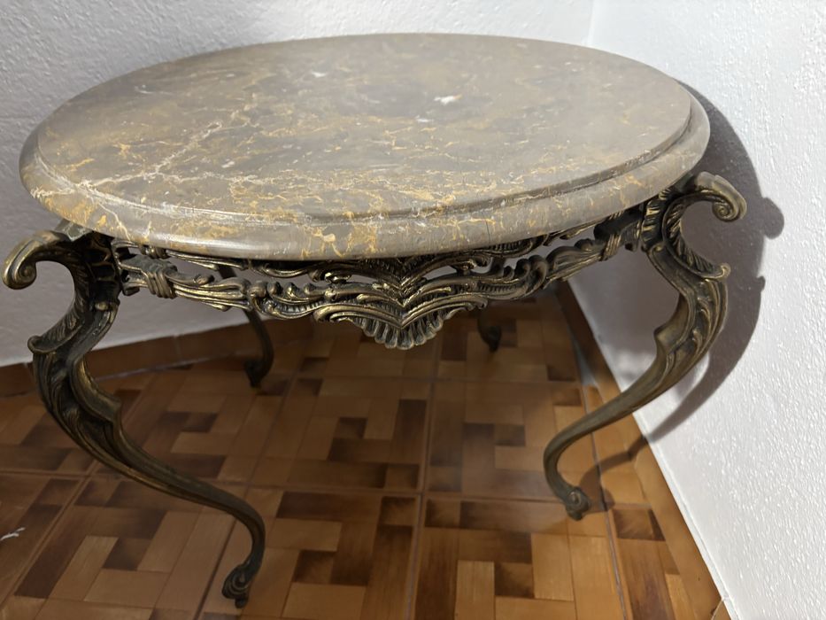 Mesa de pedra clássica