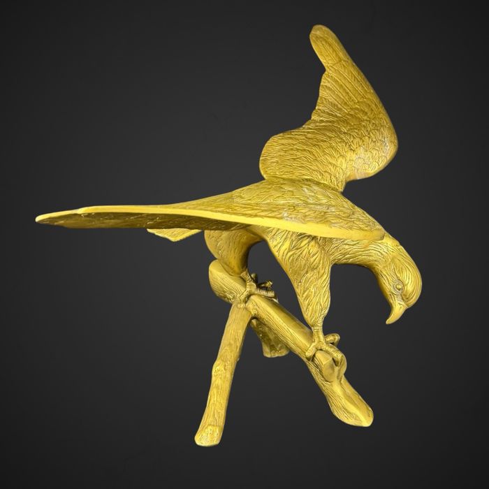 Figuralna rzeźba z mosiądzu ptak na gałęzi orzeł sokół B51/100201