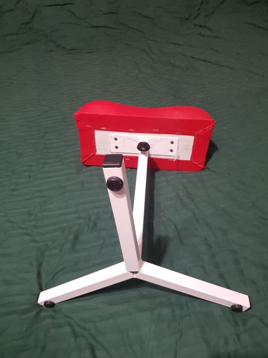 Підставка тринога для педикюру