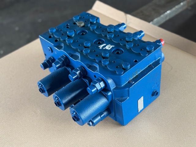 nowy rozdzielacz hydrauliczny REXROTH 3 sekcje