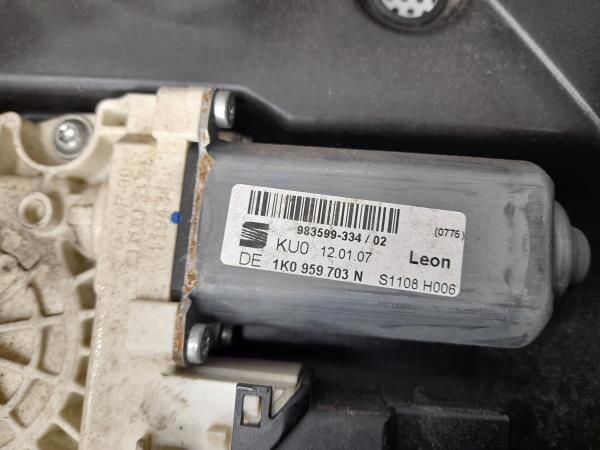 Elevador vidros trás esquerdo SEAT Leon (1P1)