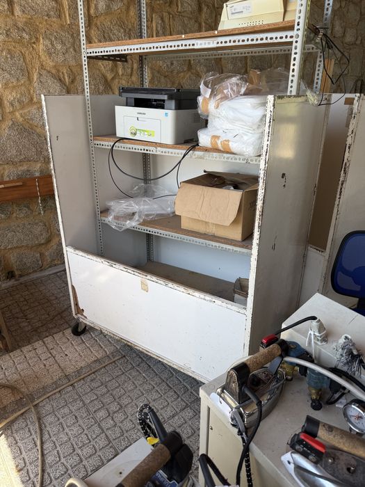 Carrinhos bons para colocar obra “roupa” embalamento confeccoes