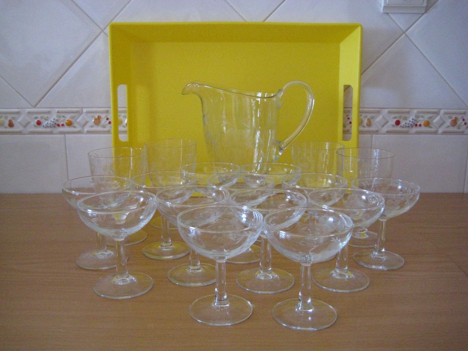 Serviço de jarro e copos