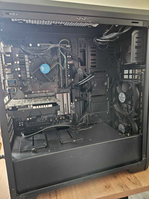 Intel i3 8100 3.6 8GB DDR4,  1050 Ti 4GB, 1TB hdd, monitor 24, zasilacz, obudowa.