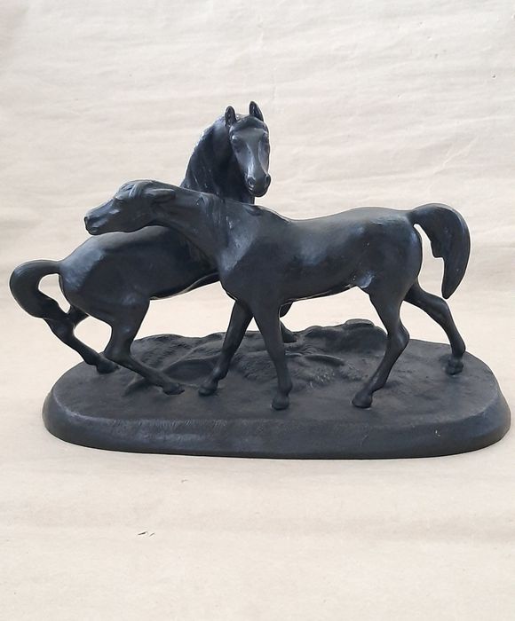 статуэтка фигурка Лошади на лугу собачка собака скульптура