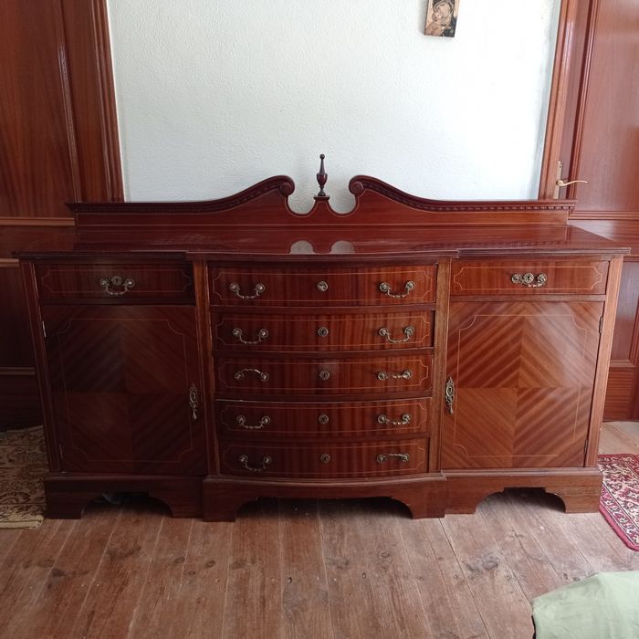 Aparador estilo D. Maria mogno