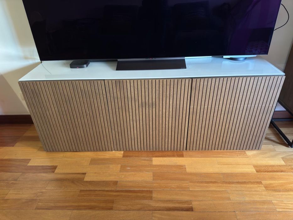 Movel TV  com portas - IKEA