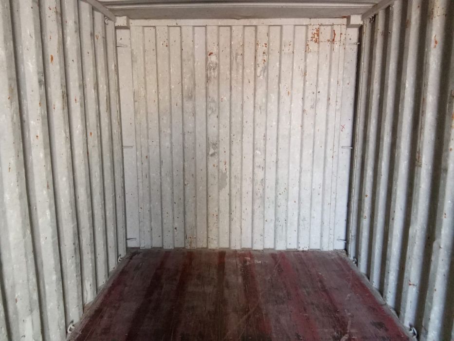 Contentores usados e novos