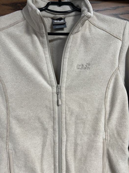 Продам женскую кофту Jack Wolfskin