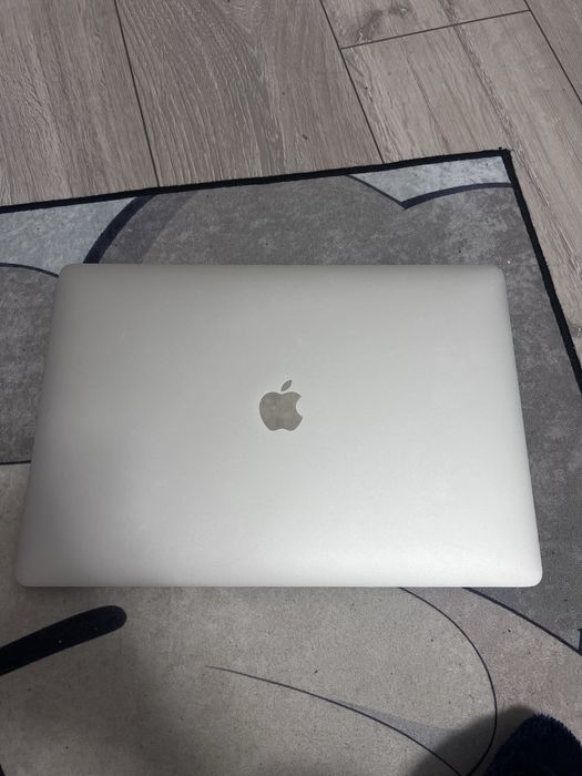 Macbook pro 2017 15-inch Touch Bar