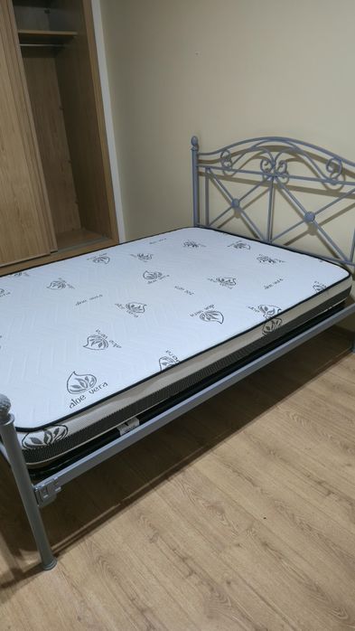 Cama casal metal 140cm, estrado e colchão