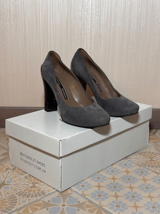 Продам замшеві туфлі BALDININI