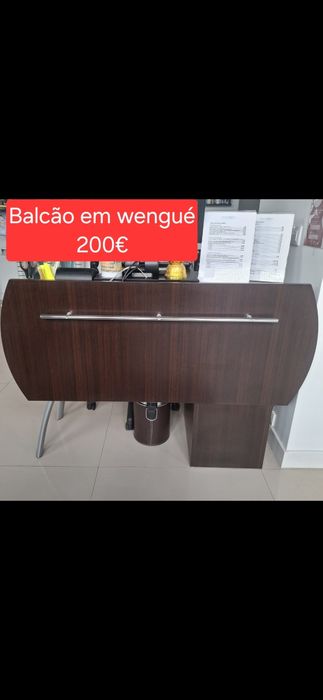 Balcão de recepção em madeira  wengue