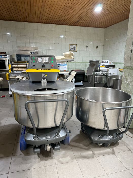 Тестомес Тестомесильныая машина с подкатной дежей Kemper SPA 125