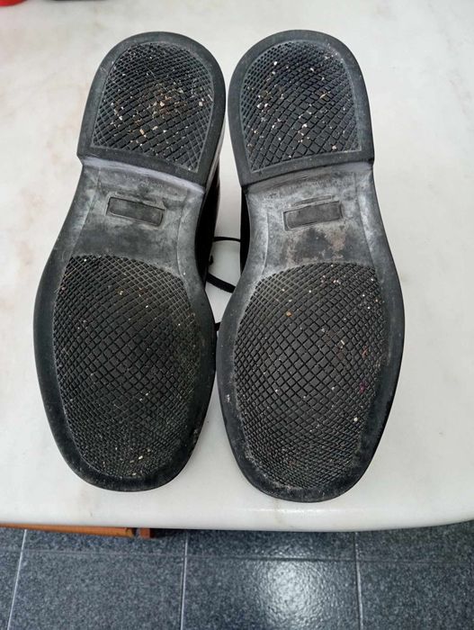 Botas em pele e sapatos em camurça nº 41