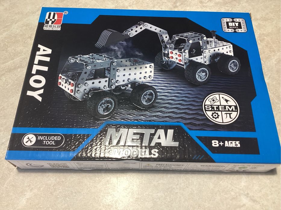 Металевий конструктор,вантажівка.