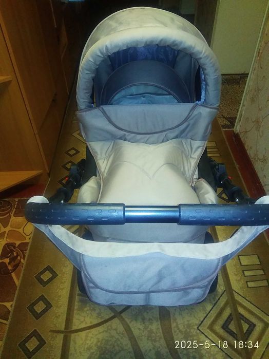 Продам новую коляску.