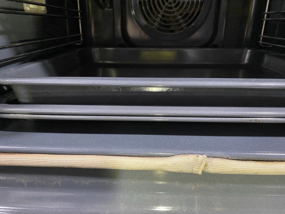 Встраиваемый духовой шкаф Electrolux EOC 69400