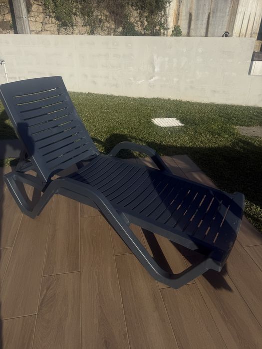 Espreguiçadeira de jardim como nova