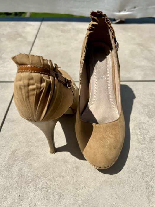 Sprzedam szpilki zamszowe !