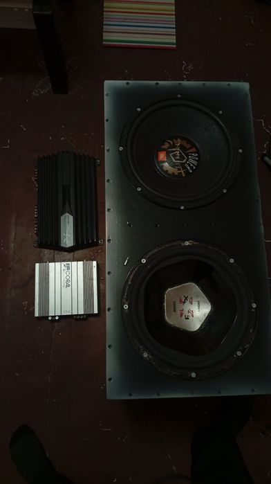 Продам два саба короб и два усилка