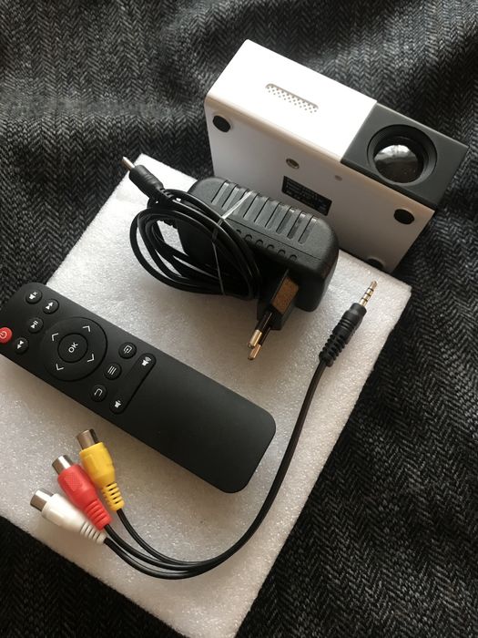 Мультимедійний проектор з динаміком портативний HD YG300 + екран