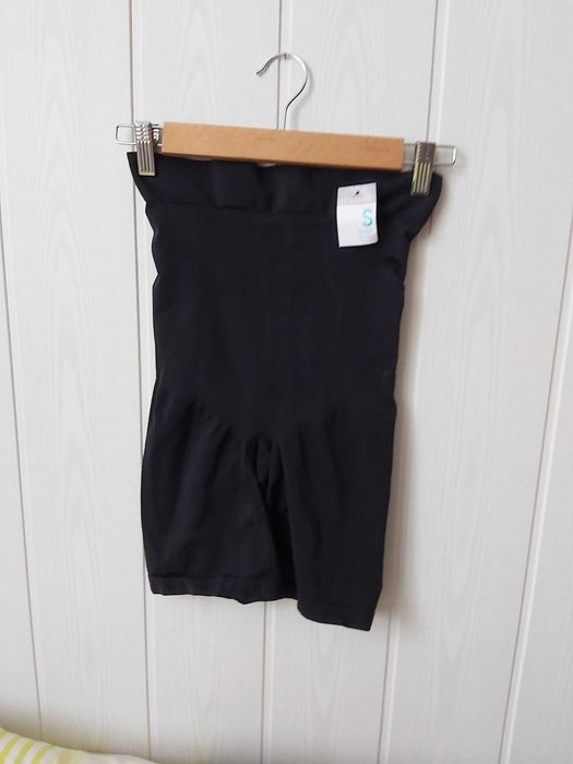 Bielizna modelująca wyszczuplajaca spodenki push up czarne M/L