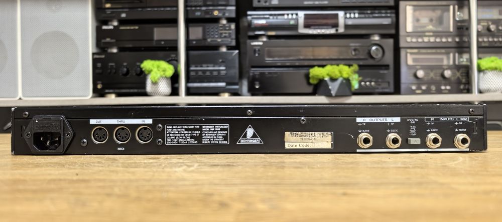 Процесор ефектів Behringer DSP1000